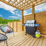 Modern 3Bdr 3 Bath, Garage, Backyard, Theater