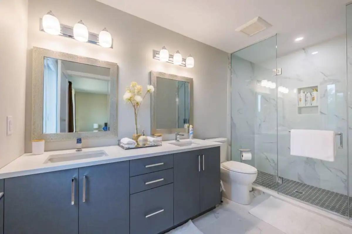 Modern 3bdr 3 Bath, Garage, Backyard, Theater Appartamento *