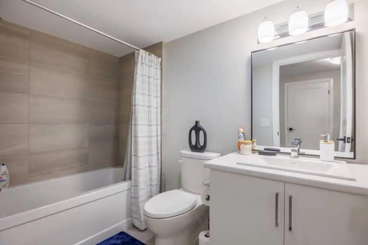 Modern 3bdr 3 Bath, Garage, Backyard, Theater Appartamento