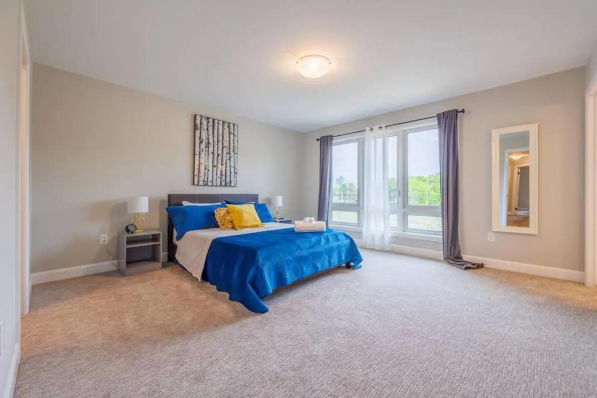 Modern 3bdr 3 Bath, Garage, Backyard, Theater Appartamento Niagara Falls