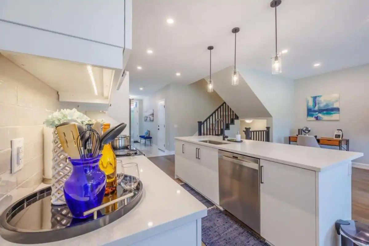 Modern 3bdr 3 Bath, Garage, Backyard, Theater Appartamento Niagara Falls